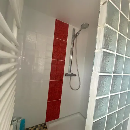 Paon Avec Partie Commune A 6min De L A26 Et 15 Min De Stomer, Lumbres Et Aire Sur La Lys Alloggio in famiglia Ecques